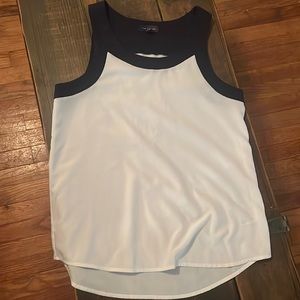 Women’s sleeveless navy & white flowy top!